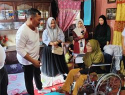 Hadirkan Senyum Di Tengah Duka, Bupati Monadi Kunjungi Kediaman Dahlia Tkw Yang Diduga Disiksa Majikan Di Malaysia