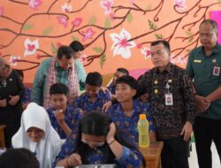 Gubernur Al Haris Dampingi Wamen PAN-RB Tinjau Pelaksanaan Program Makan Bergizi Gratis di SMAN 10 Kota Jambi