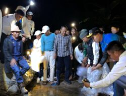 Jaga Ekosistem Sungai, Wabup Kerinci Tebar 2.000 Benih Ikan Semah Lewat Program Bunga Desa